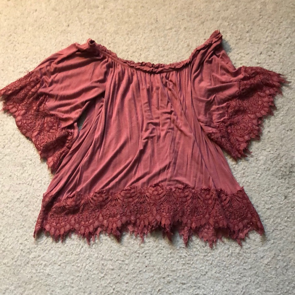 Beautiful off the shoulder top!